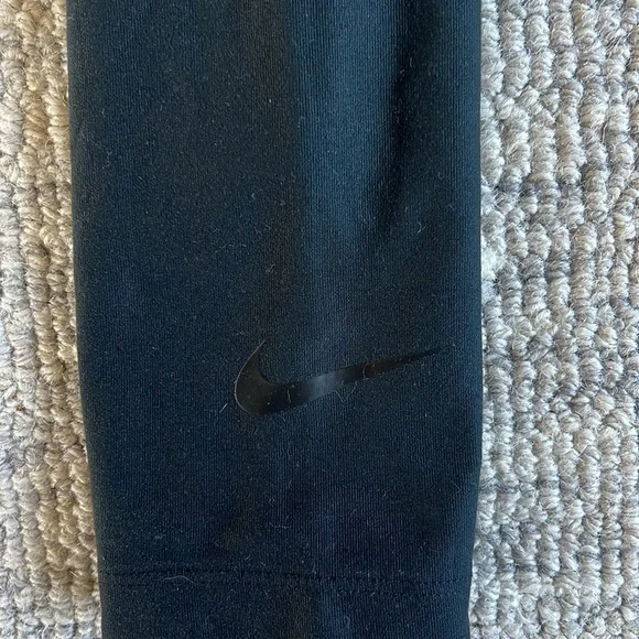 Black Nike leggings - Picture 2 of 5